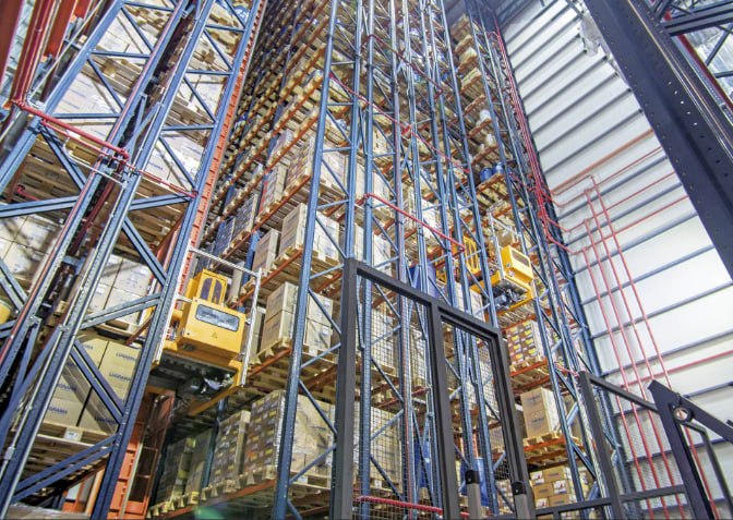 Stacker Crane Warehouse
